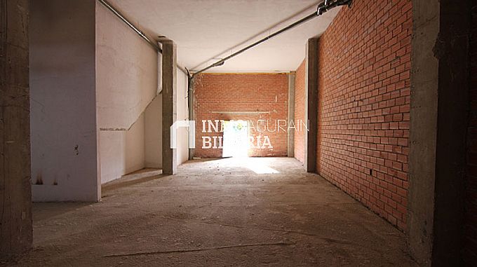 Venta de local comercial en Irua de Oca