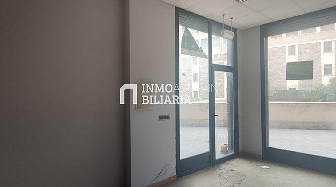 LOCAL COMERCIAL EN CALLE ABEJERAS
