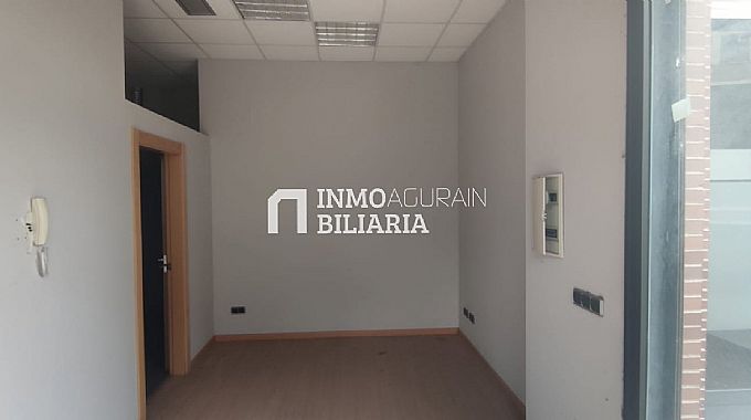 LOCAL COMERCIAL EN CALLE ABEJERAS