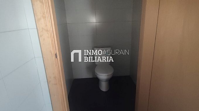 LOCAL COMERCIAL EN CALLE ABEJERAS