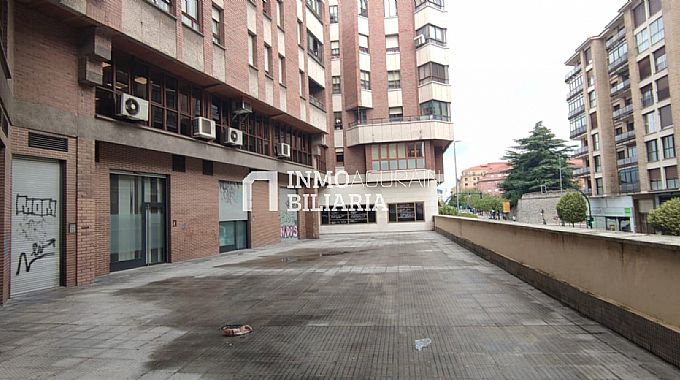 LOCAL COMERCIAL EN CALLE ABEJERAS