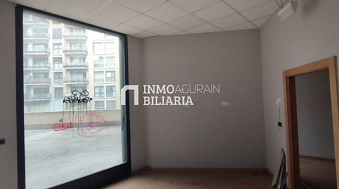 LOCAL COMERCIAL EN CALLE ABEJERAS