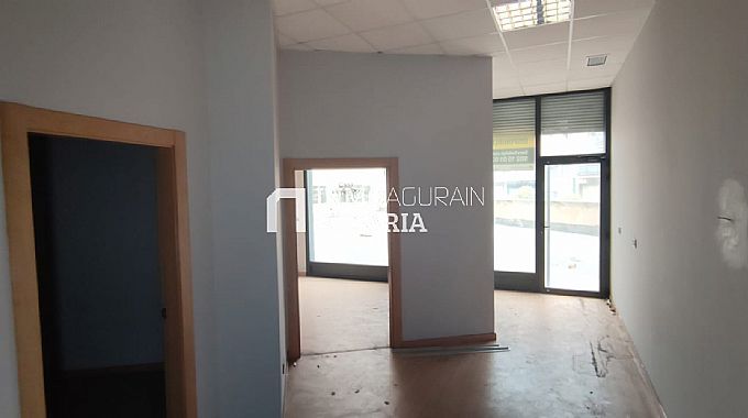 LOCAL COMERCIAL EN CALLE ABEJERAS