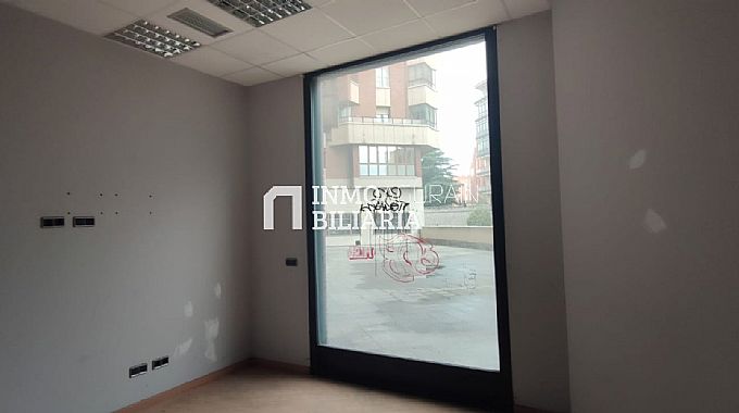 LOCAL COMERCIAL EN CALLE ABEJERAS