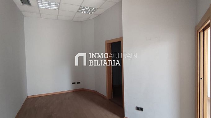 LOCAL COMERCIAL EN CALLE ABEJERAS