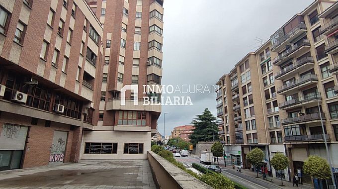 LOCAL COMERCIAL EN CALLE ABEJERAS