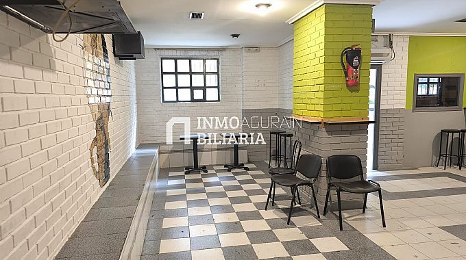 LOCAL EN TRANTREA