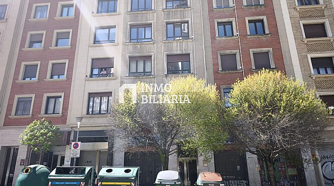 Venta / Alquiler de local comercial en Pamplona