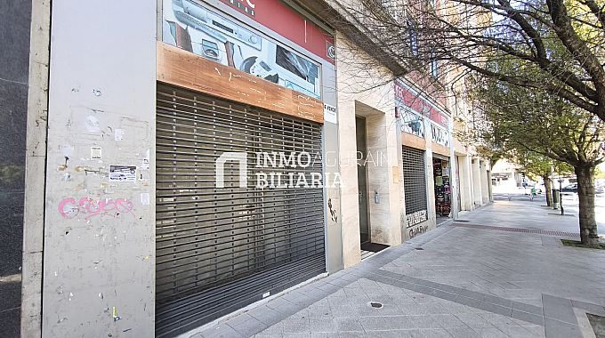 Venta / Alquiler de local comercial en Pamplona