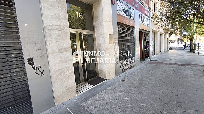 Venta / Alquiler de local comercial en Pamplona