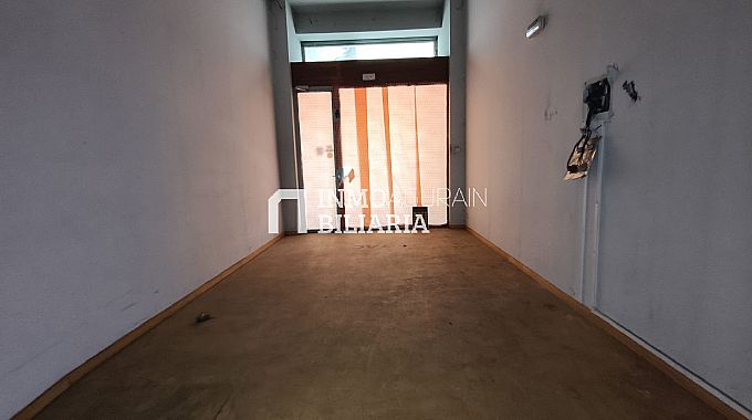 Venta / Alquiler de local comercial en Pamplona