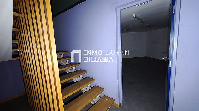 Venta / Alquiler de local comercial en Pamplona