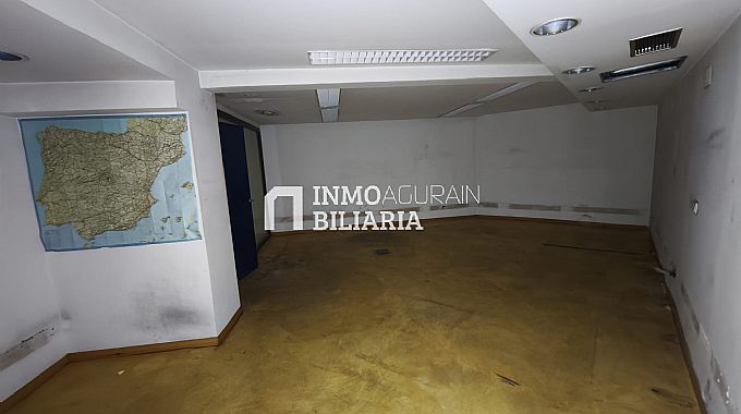 Venta / Alquiler de local comercial en Pamplona