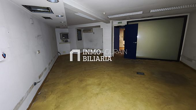 Venta / Alquiler de local comercial en Pamplona