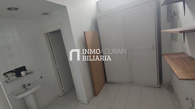 Venta de local comercial en Vitoria-Gasteiz