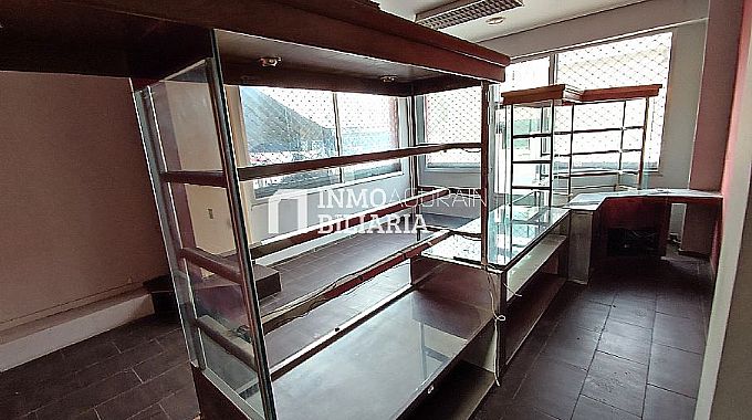 Local de 50 m2, ideal para montar tienda de alimentacin o negocio de barrio.