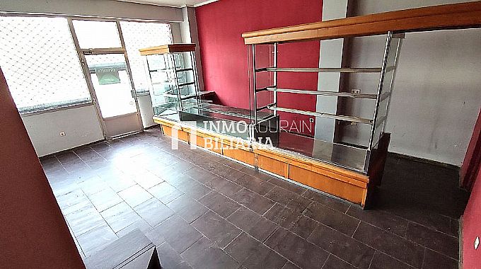 Local de 50 m2, ideal para montar tienda de alimentacin o negocio de barrio.