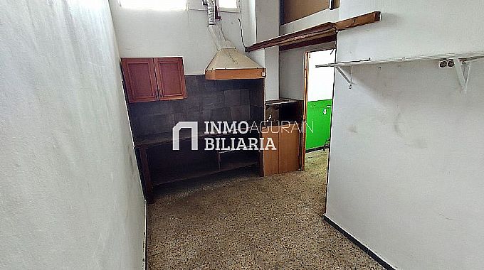 Local de 50 m2, ideal para montar tienda de alimentacin o negocio de barrio.