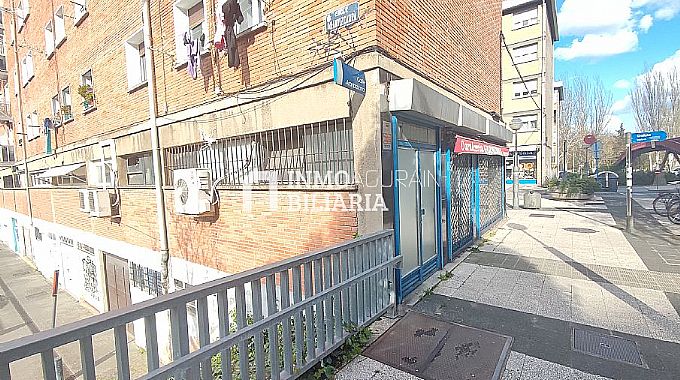 LOCAL COMERCIAL EN CALLE ANDALUCIA (VITORIA-GASTEIZ)