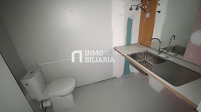 Venta de local comercial en Vitoria-Gasteiz