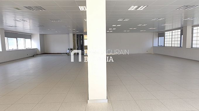 LOCAL COMERCIAL EN CALLE ETXESAKAN DE ZIZUR MAYOR