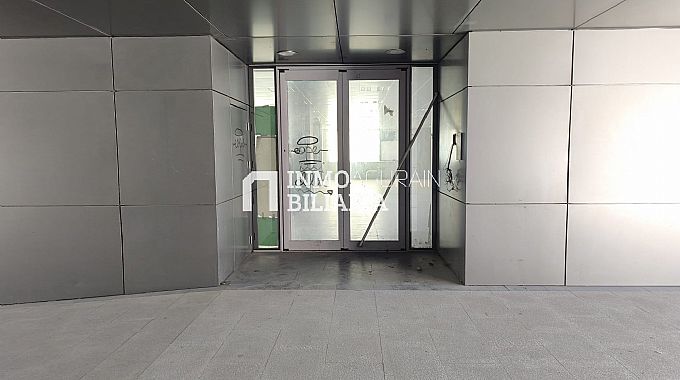 LOCAL COMERCIAL EN CALLE ETXESAKAN DE ZIZUR MAYOR