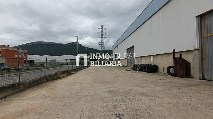 Venta de nave industrial adosada en Asparrena