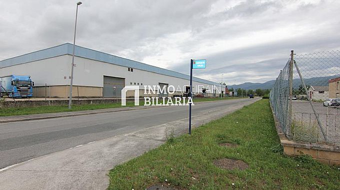 Venta de nave industrial adosada en Asparrena