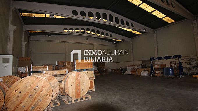 Venta de nave industrial adosada en Asparrena