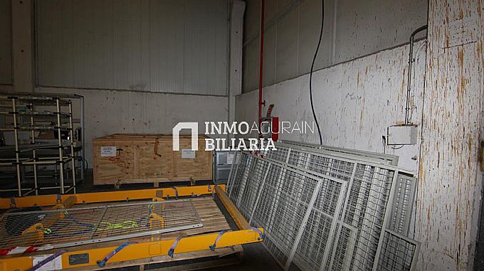 Venta de nave industrial adosada en Asparrena