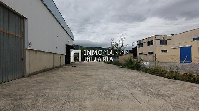 Venta de nave industrial adosada en Asparrena