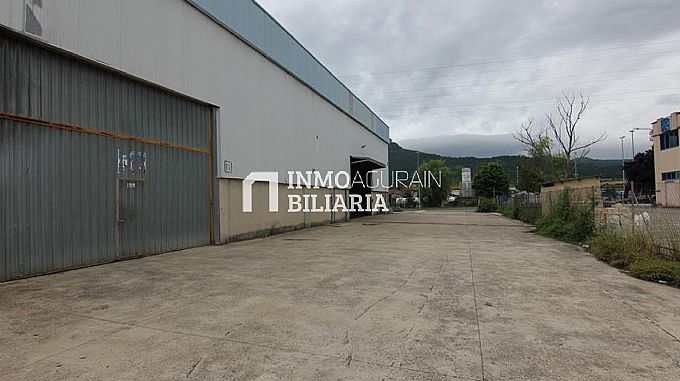 Venta de nave industrial adosada en Asparrena