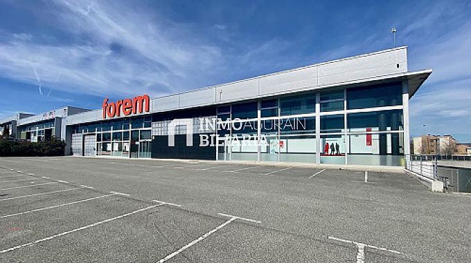 CENTRO DE NEGOCIOS EN MUTILVA BAJA - PAMPLONA