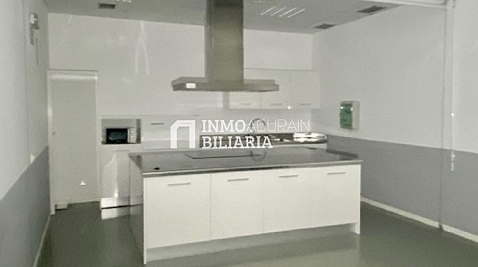 CENTRO DE NEGOCIOS EN MUTILVA BAJA - PAMPLONA