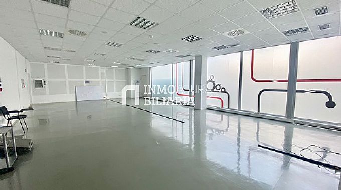 CENTRO DE NEGOCIOS EN MUTILVA BAJA - PAMPLONA
