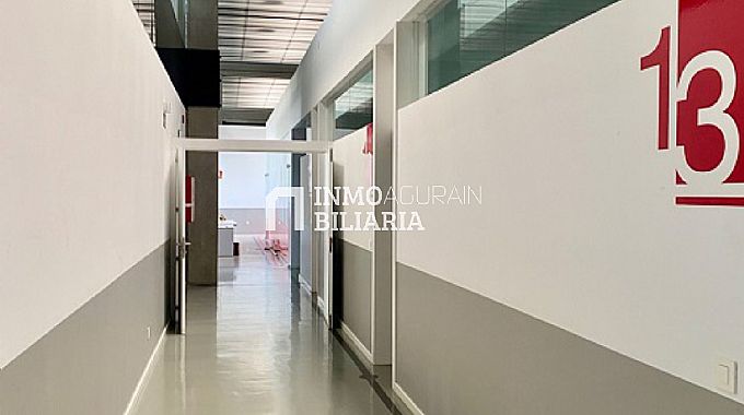 CENTRO DE NEGOCIOS EN MUTILVA BAJA - PAMPLONA