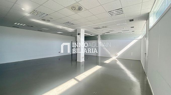 CENTRO DE NEGOCIOS EN MUTILVA BAJA - PAMPLONA