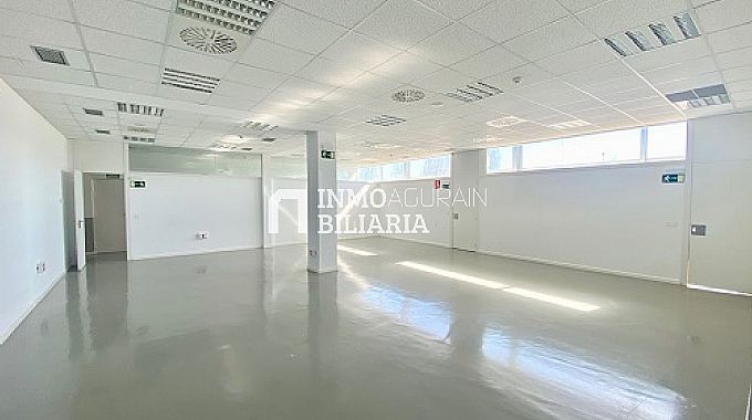 CENTRO DE NEGOCIOS EN MUTILVA BAJA - PAMPLONA