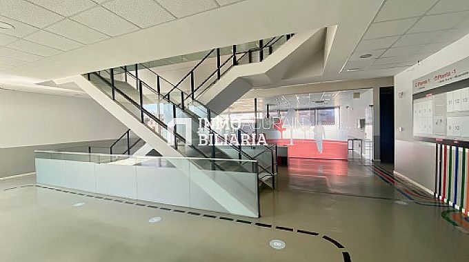 CENTRO DE NEGOCIOS EN MUTILVA BAJA - PAMPLONA