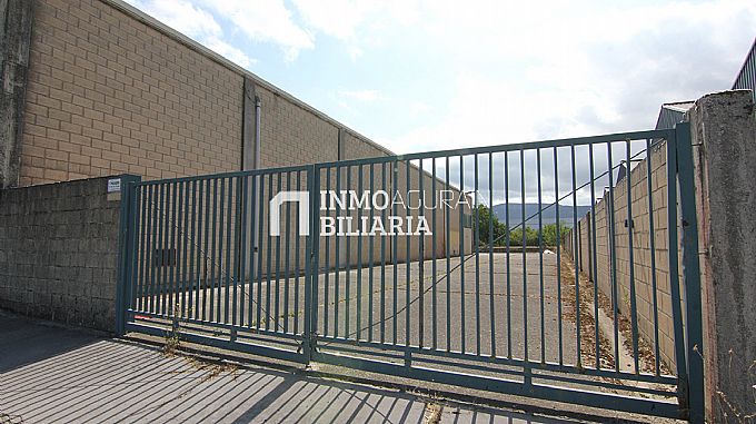 VENTA DE NAVE INDUSTRIAL CON PARCELA PRIVADA EN AGURAIN-SALVATIERRA