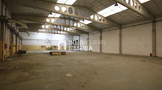 VENTA DE NAVE INDUSTRIAL CON PARCELA PRIVADA EN AGURAIN-SALVATIERRA