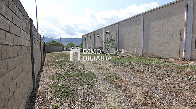 VENTA DE NAVE INDUSTRIAL CON PARCELA PRIVADA EN AGURAIN-SALVATIERRA
