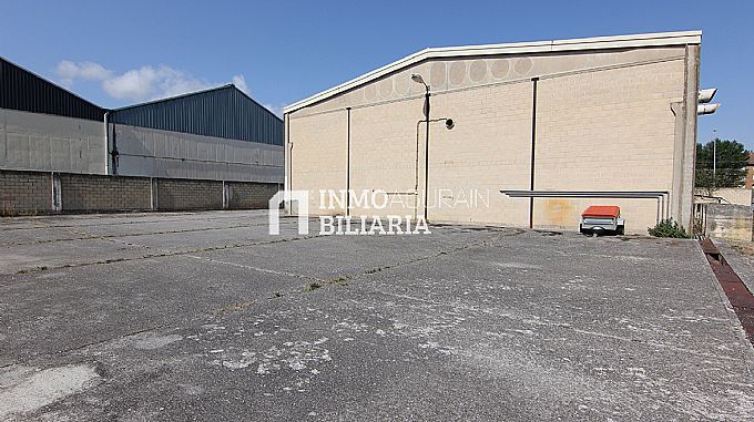VENTA DE NAVE INDUSTRIAL CON PARCELA PRIVADA EN AGURAIN-SALVATIERRA