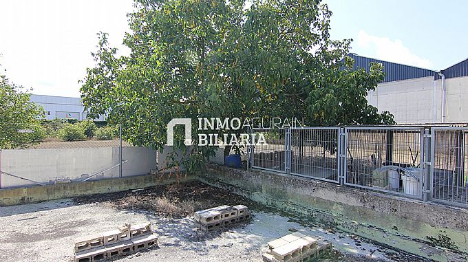 VENTA DE NAVE INDUSTRIAL CON PARCELA PRIVADA EN AGURAIN-SALVATIERRA