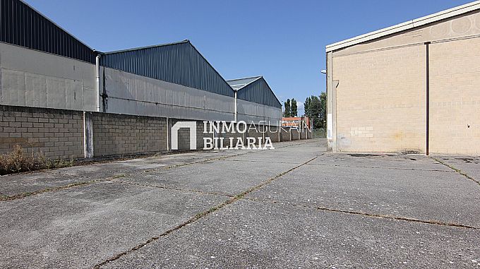 VENTA DE NAVE INDUSTRIAL CON PARCELA PRIVADA EN AGURAIN-SALVATIERRA