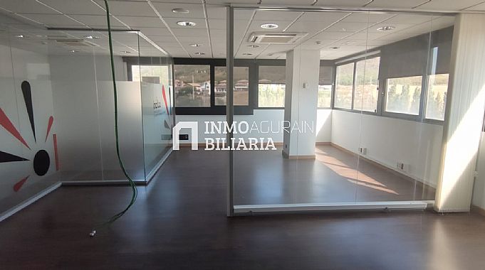 LOCAL + 2 PLAZAS DE PARKING EN EDIFICIO DE OFICINAS EN ARTICA BERRIOPLANO
