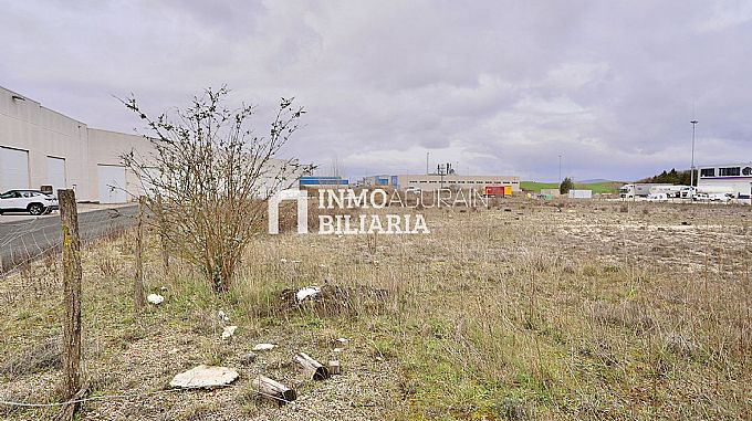 PARCELA INDUSTRIAL EN AGURAIN