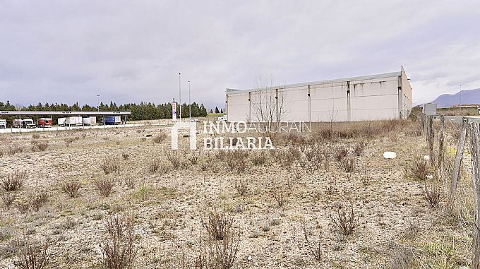 PARCELA INDUSTRIAL EN AGURAIN