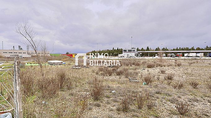 PARCELA INDUSTRIAL EN AGURAIN