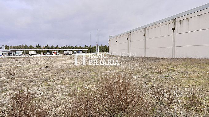PARCELA INDUSTRIAL EN AGURAIN